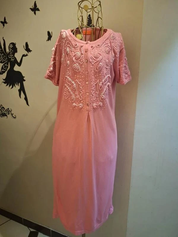 Vestido rosa y bordados de perlas – photo 2